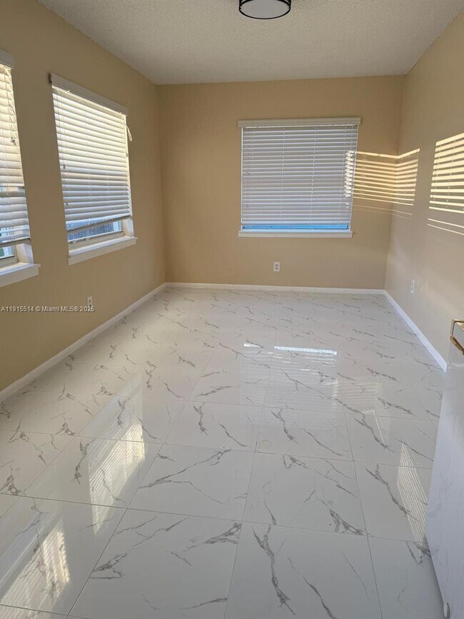 Building Photo - 2809 Jefferson Pkwy