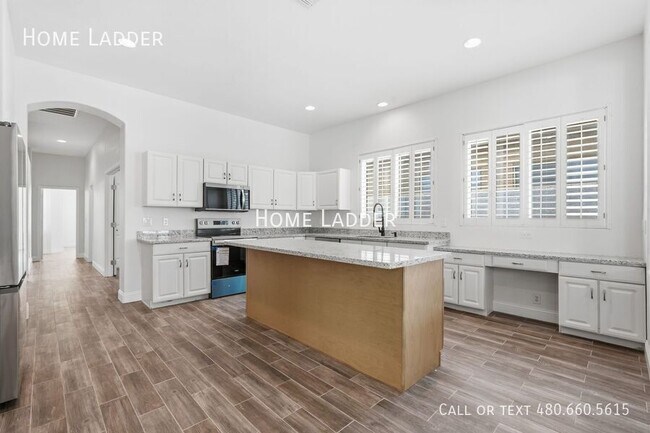 Building Photo - 5080 S McClelland Dr