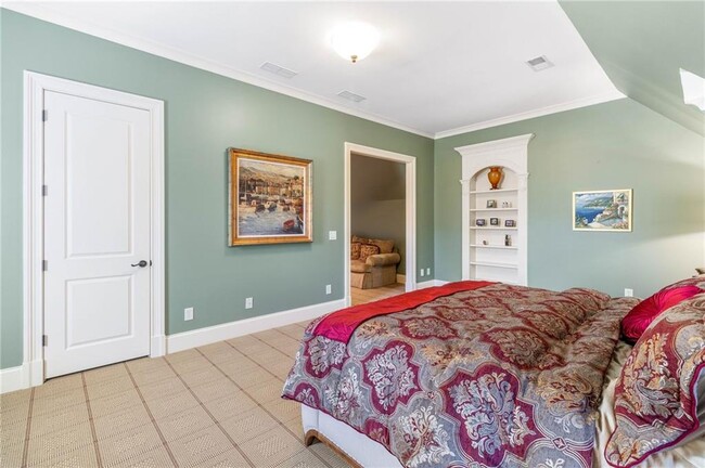 Building Photo - 4000 Heatherwood Way