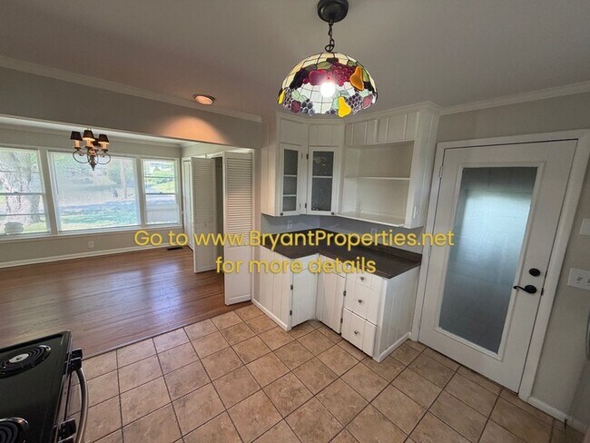 Building Photo - 720 Robert Burns Dr
