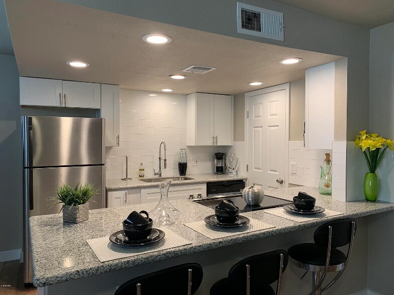 Building Photo - 4710 E Portland St