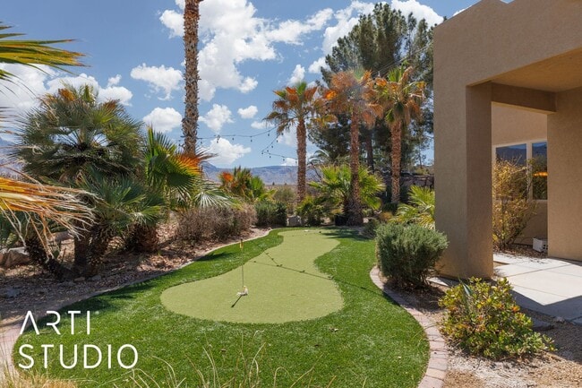 Building Photo - Beautiful 4 Bedroom, 3.5 Bath Home in Scenic