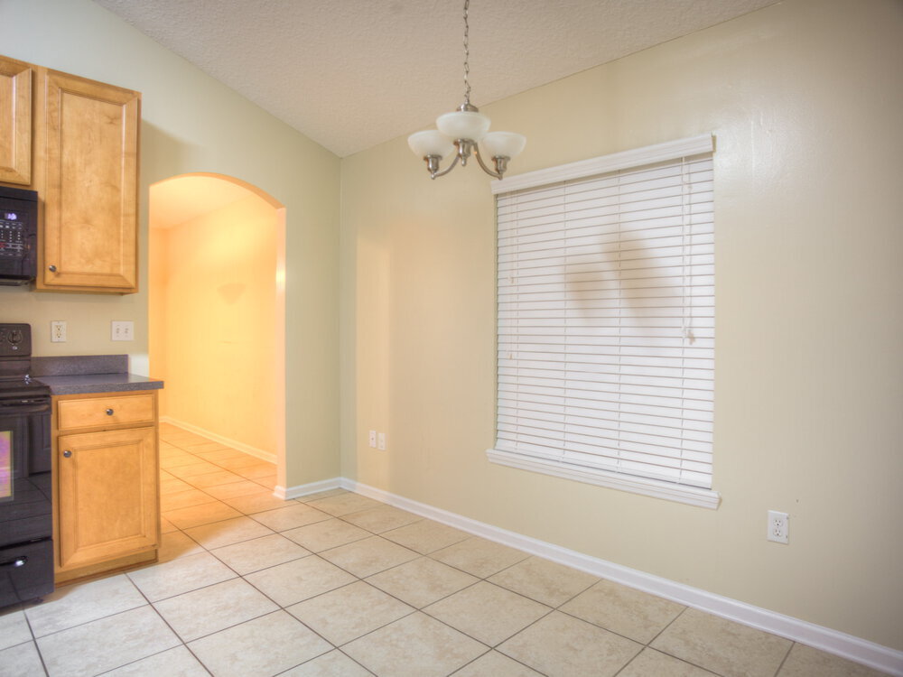 Building Photo - 1828 Creekview Dr