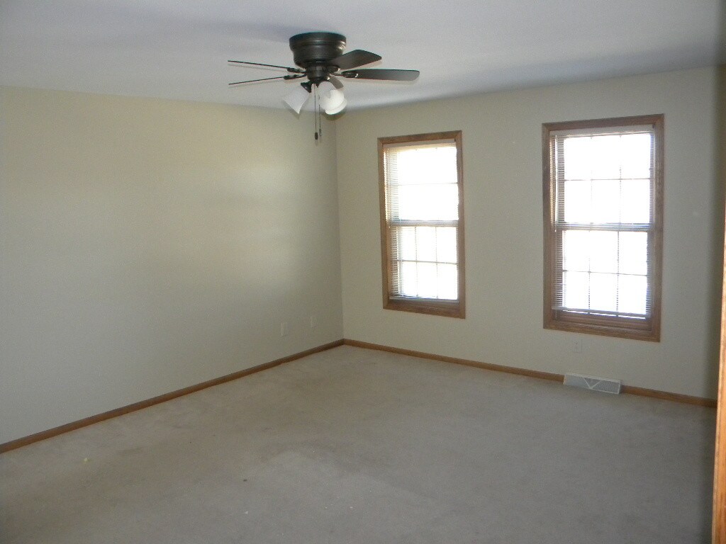 Building Photo - 475 Overland Trl
