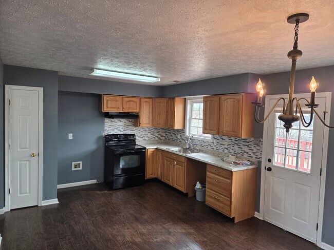 Building Photo - 618