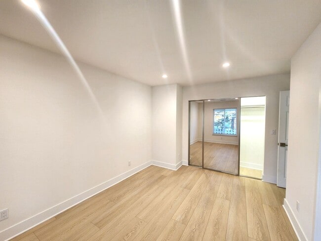 Building Photo - Stunning remodel