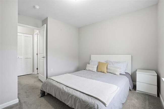 Building Photo - 404 Aprilmae Way