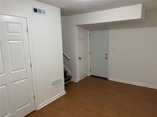 Building Photo - 4006 Evelyn Dr