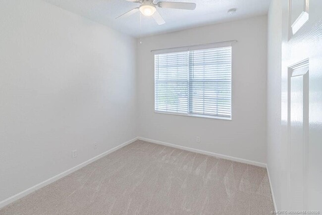 Building Photo - 356 SE Bloxham Way