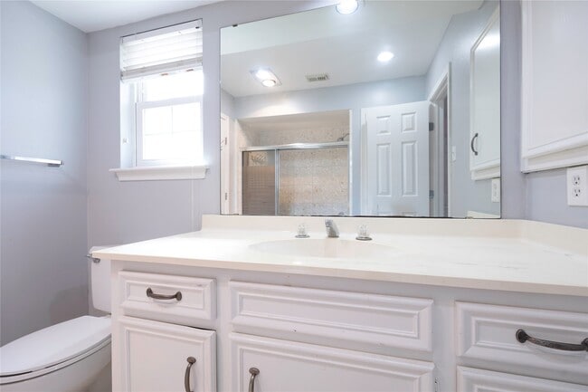 Building Photo - 5415 3 Oaks Cir