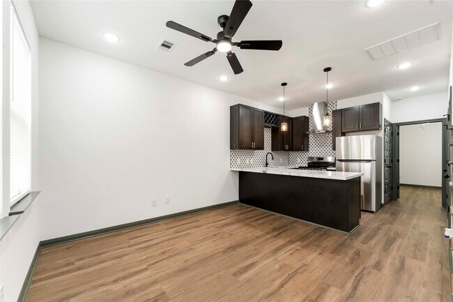 Building Photo - 7987 Chateau St