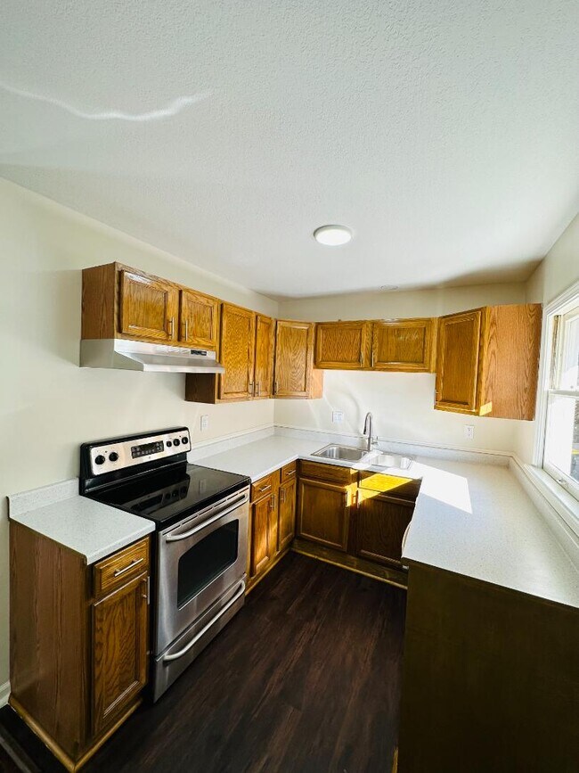 Building Photo - 4551 Lister Ave