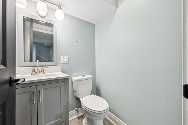 Building Photo - 6547 S Langley Ave