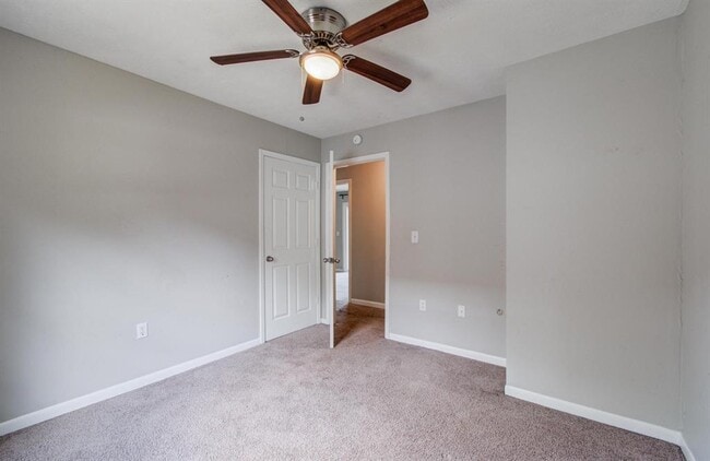 Building Photo - 834 Live Oak St