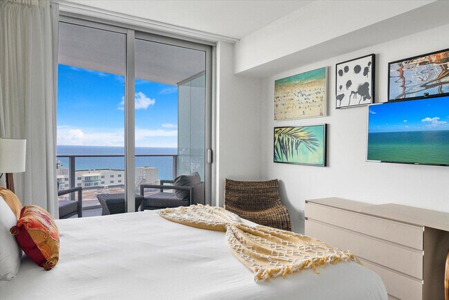 Building Photo - 4011 S Ocean Dr