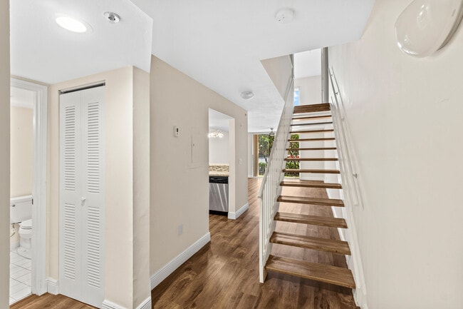 Building Photo - 600 Scotia Dr