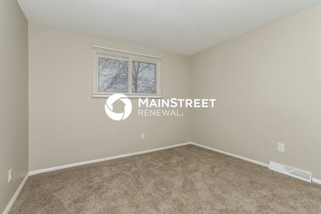 Building Photo - 2033 Queensbridge Dr