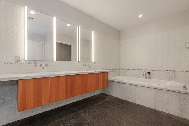 Building Photo - 6103 Aqua Ave