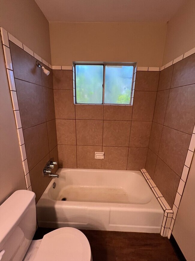 Building Photo - 2923 Peerless Ave