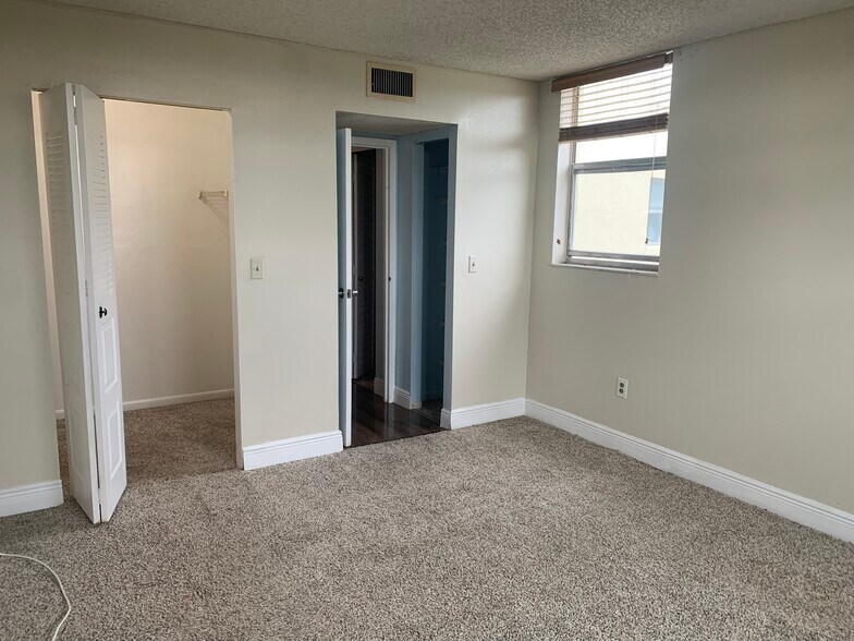 Building Photo - 1810 N Lauderdale Ave