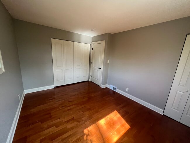 Building Photo - 9240 S 87th Ct