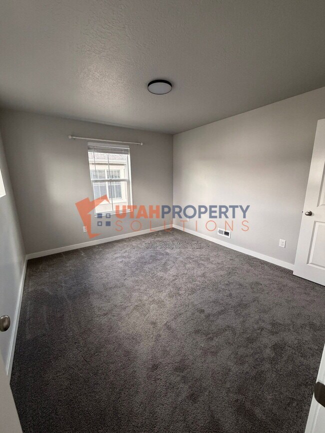 Building Photo - 12927 Twisted Oak Dr