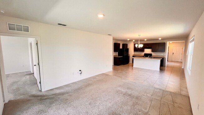 Building Photo - Beautiful 3 Bedroom, 2 Bathroom Home near ...