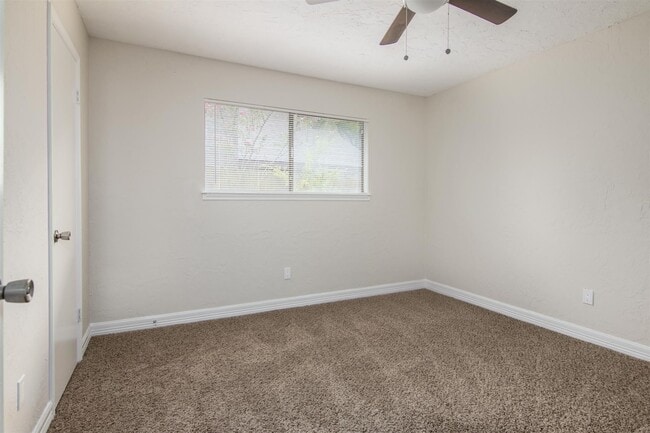 Building Photo - 2716 Pinecone Ln
