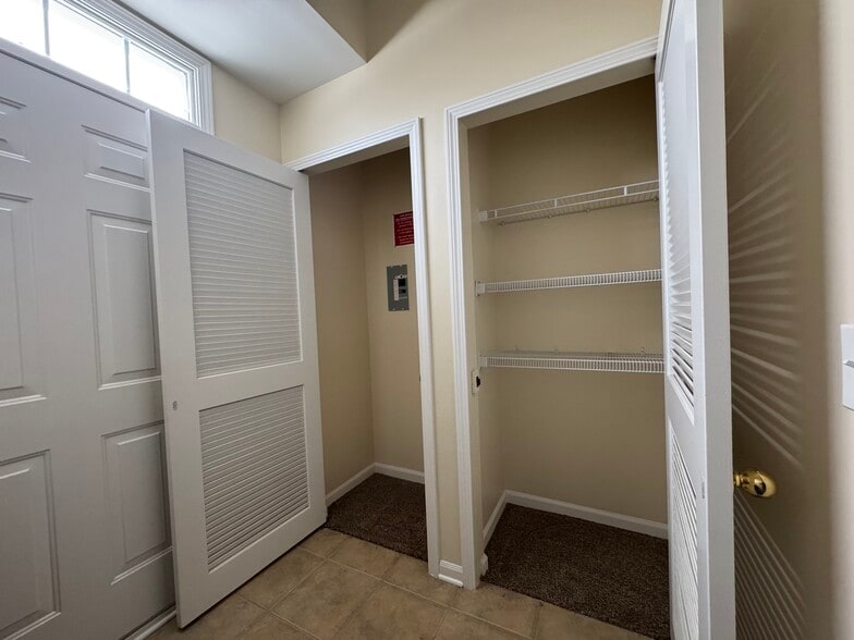 Building Photo - 1220 Alameda Blvd