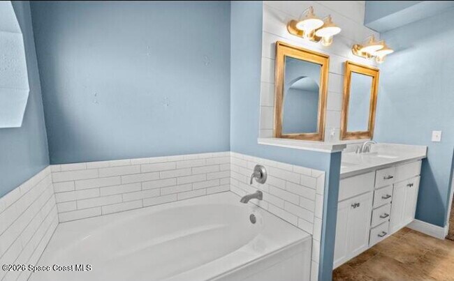 Building Photo - 4726 Four Lakes Dr