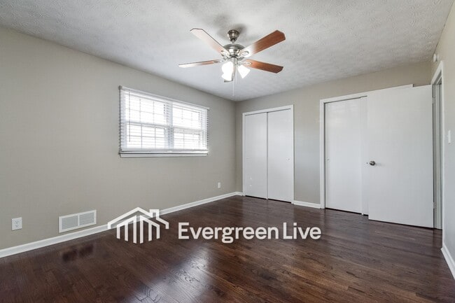 Building Photo - 195 Southmoor Cir