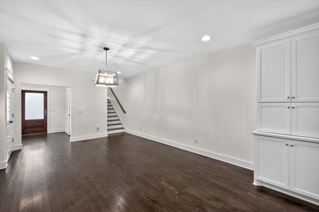 Building Photo - Beautiful 4 Bedroom in The Nations