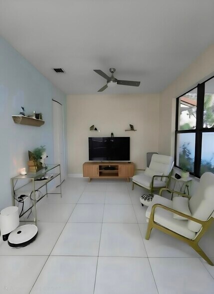 Building Photo - 20914 NW 1st Dr