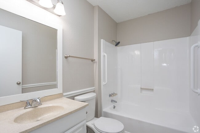 Building Photo - 25 Creekside Cir