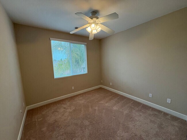 Building Photo - 3116 W Buena Vista Ave