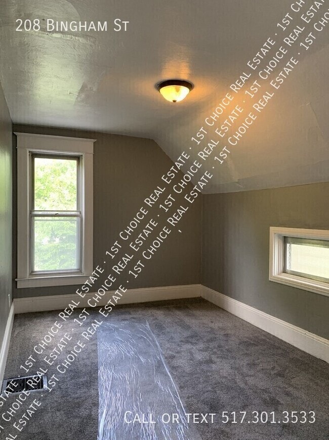 Building Photo - 208 Bingham St