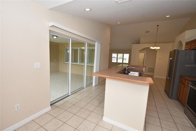 Building Photo - 11 Zenith Ct