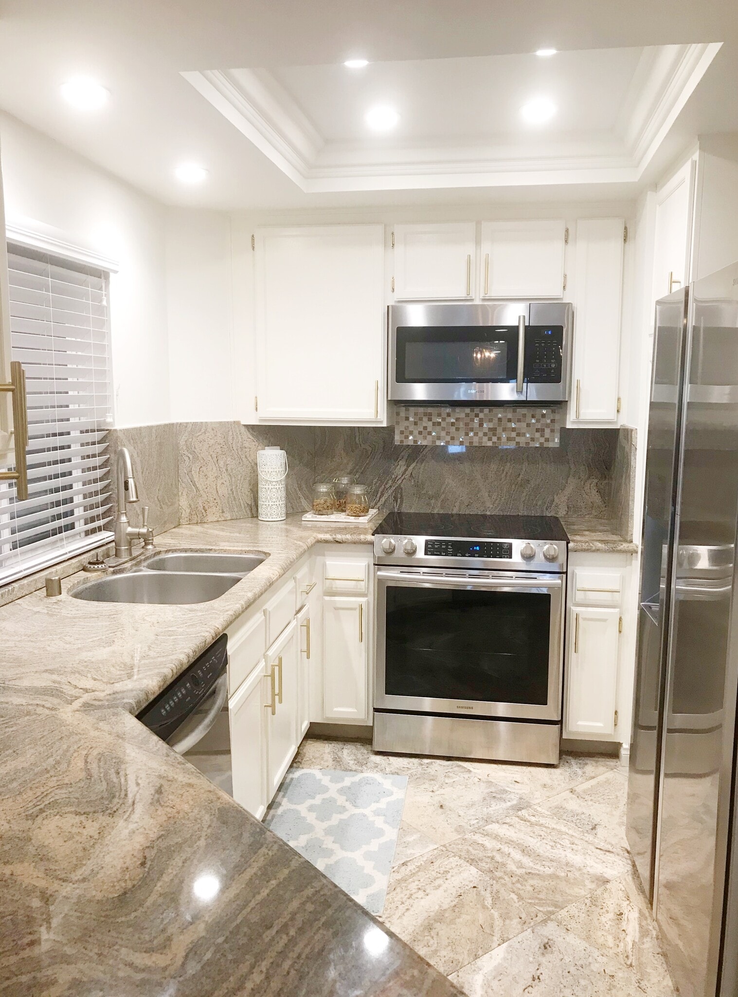 Building Photo - 400 Lake St