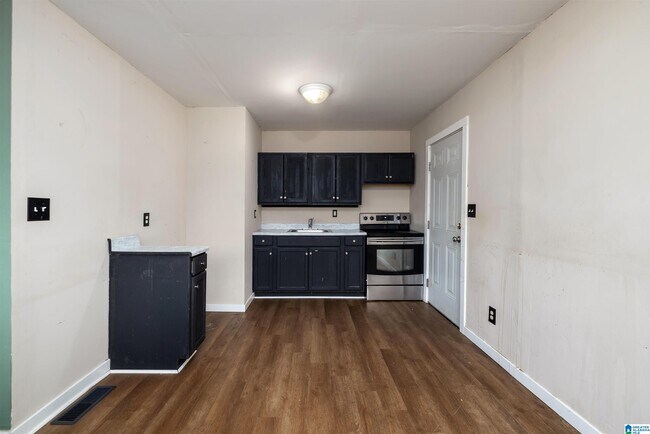 Building Photo - 2225 Beulah Ave SW