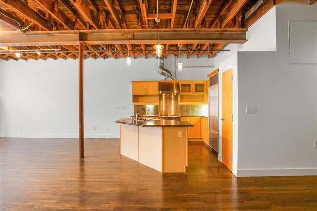 Building Photo - 411 Brazos St