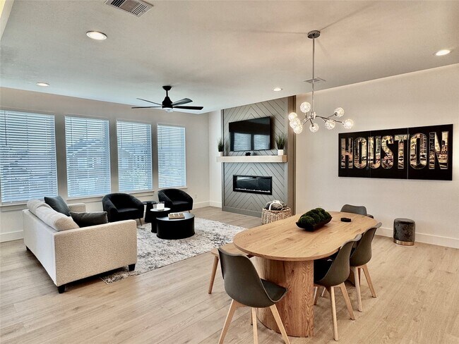 Building Photo - 4014 Hutchins St