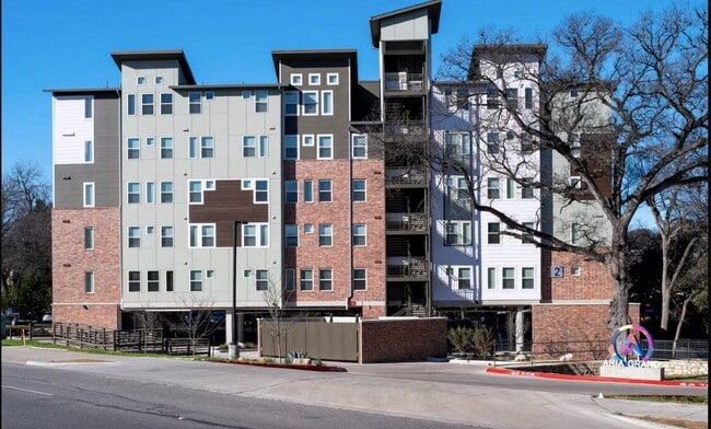 Building Photo - 1800 S I- 35 Service Rd