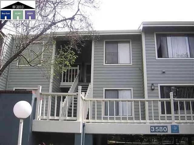 Building Photo - 3580 Birchwood Terrace