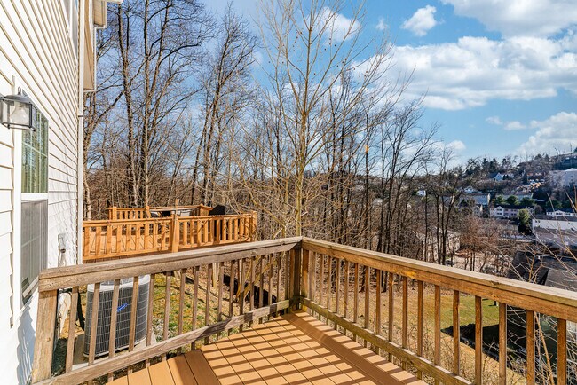 Building Photo - 243 Raven Run