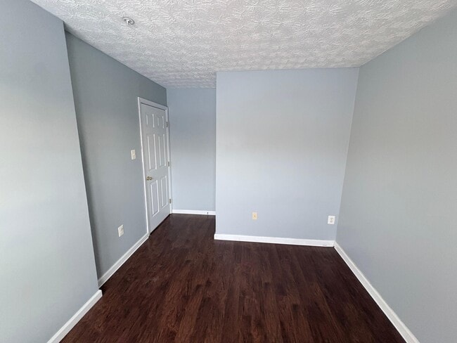 Building Photo - 577 MacIntosh Cir