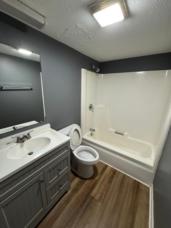 Building Photo - Lock Six Landing