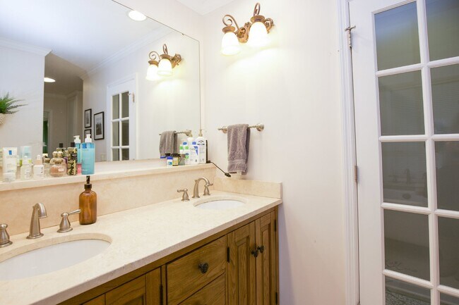 Building Photo - Spacious 3 Bedroom Home in Fayetteville, N...