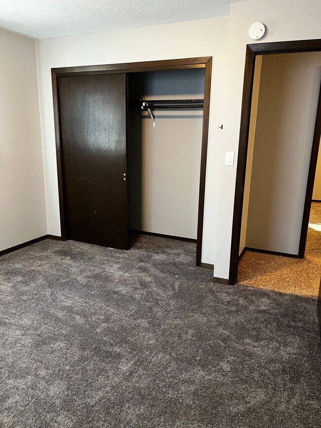 Building Photo - 3 Bed/3 Bath with Fenced in Yard!