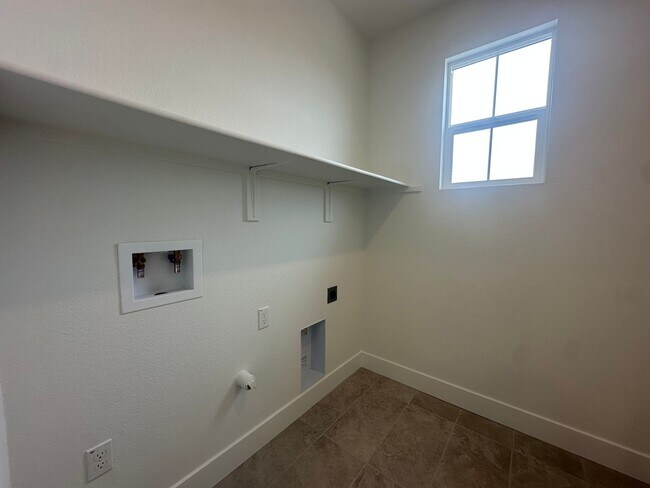 Building Photo - 2824 Wrangell St