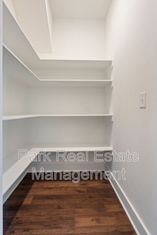 Building Photo - 23 Quarter Gate Trce